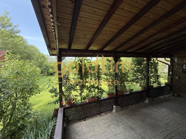 Casă individuală cu 7 camere cu Canalizare în Cornu