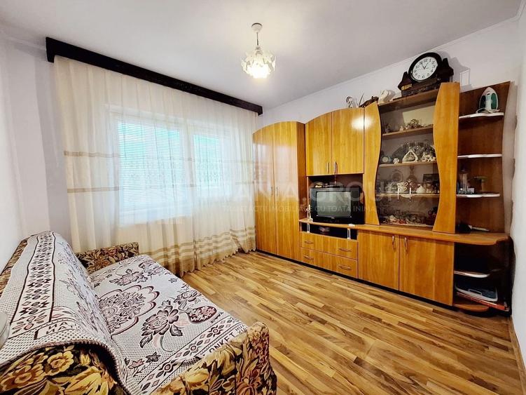 Apartament cu 3 camere decomandat, mobilat în Central