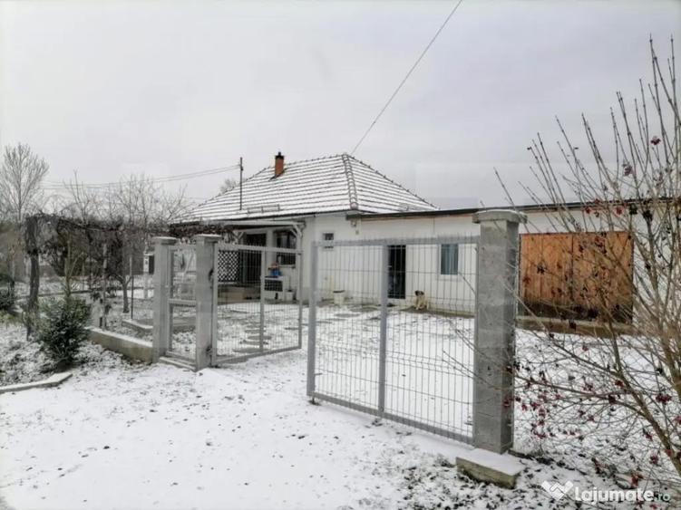 Casă cu 2 camere cu Teren 1800 Mp în Vârfurile