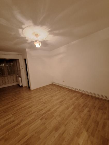 Vand garsoniera recent renovata - 2