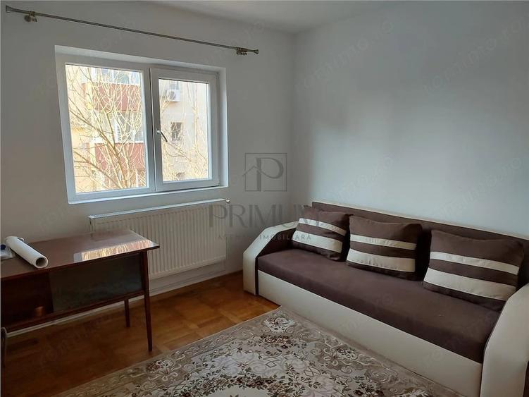 Apartament cu 4 camere decomandat în Girocului