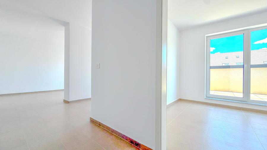 Apartament cu 2 camere decomandat în Tractorul