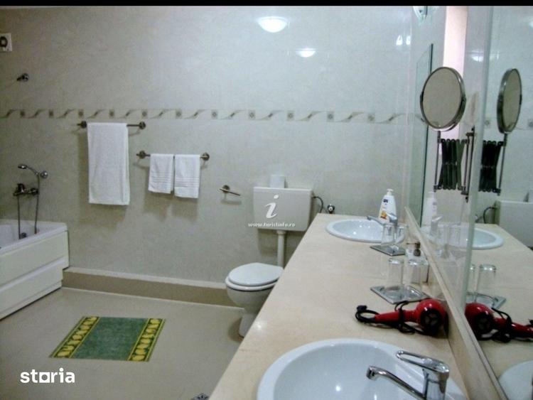 Casă cu 10 camere cu Teren 500 Mp în Nord