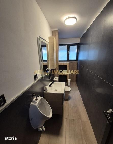 Casă cu 8 camere cu Teren 100 Mp în Tineretului