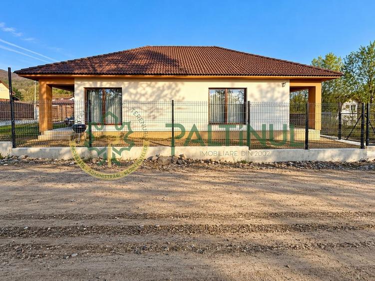 Casă individuală cu 4 camere cu Teren 357 Mp în Periferie