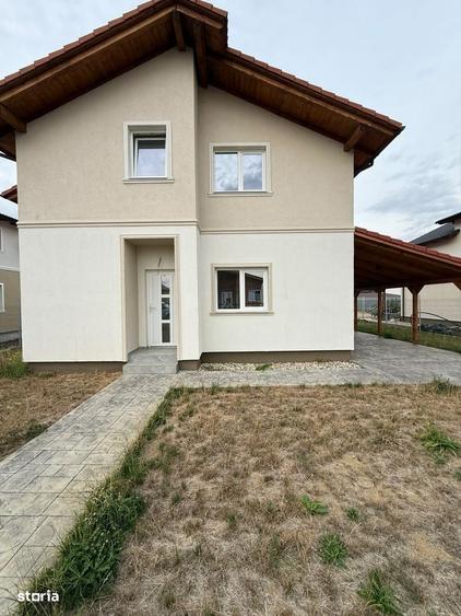 Casă cu 4 camere în Moșnița Veche