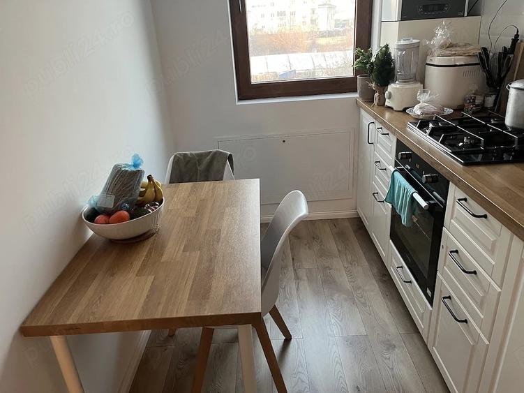 Apartament cu 3 camere decomandat în Berceni