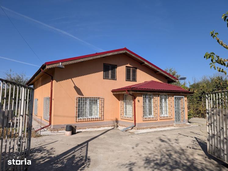 Casă cu 5 camere cu Teren 2100 Mp în Stoenești