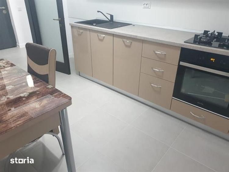 Apartament cu 3 camere, mobilat în Craiovei