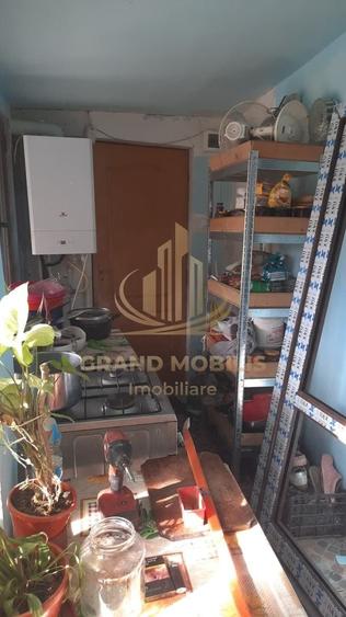 Casă individuală cu 3 camere cu Canalizare în Plopi