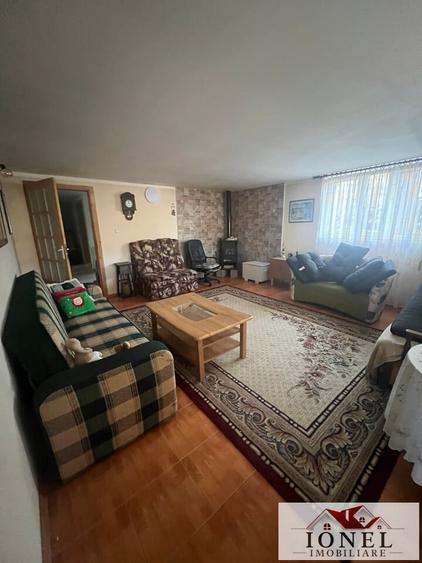 Casă individuală cu 4 camere cu Teren 2300 Mp în Est