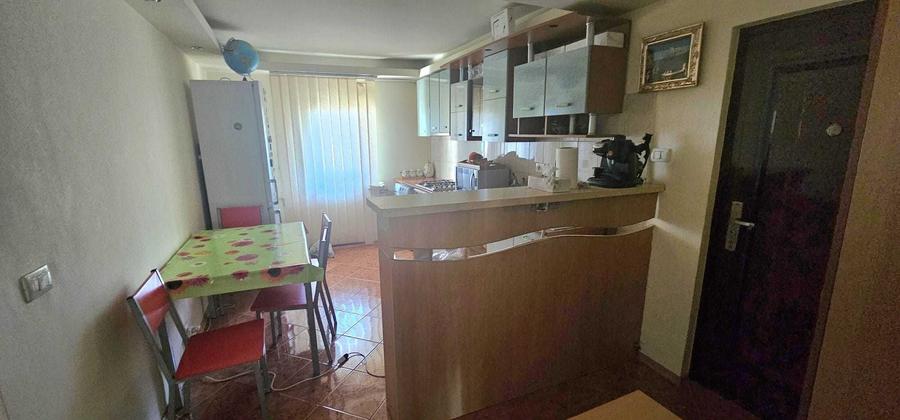 Apartament cu 3 camere decomandat în Tineretului
