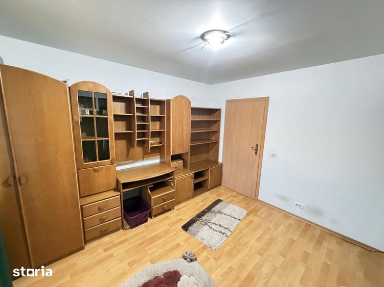 Apartament cu 3 camere decomandat în Nicolina