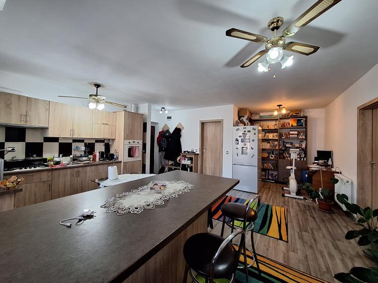 Apartament cu 3 camere semidecomandat în Florești — fotografia 3
