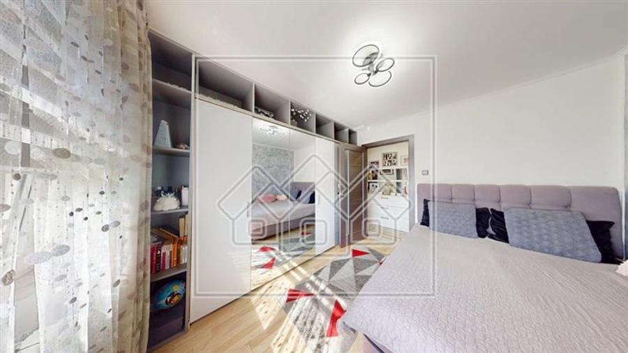 Apartament cu 3 camere decomandat în Mihai Viteazul