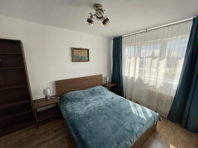 Apartament cu 3 camere decomandat în Far
