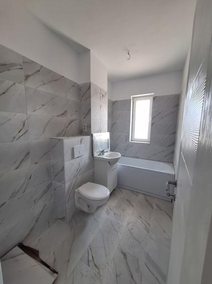 Apartament cu 3 camere decomandat în Exterior Vest