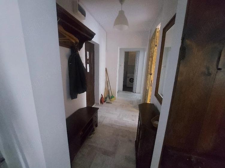 Apartament cu 3 camere semidecomandat în Central