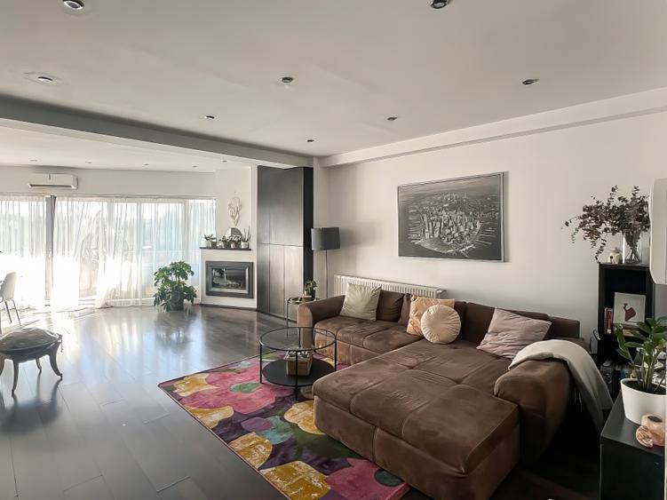 Apartament cu 3 camere semidecomandat, mobilat în Voluntari