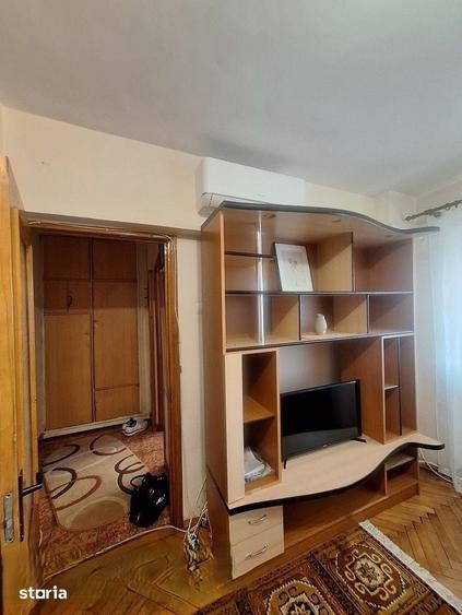 Apartament cu 2 camere semidecomandat în Podu Roș