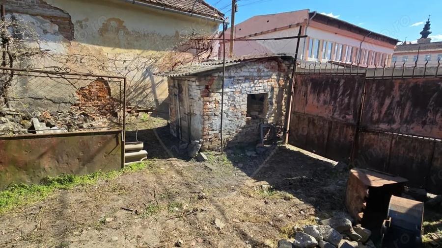 Casă cu 3 camere cu Teren 847 Mp în Central