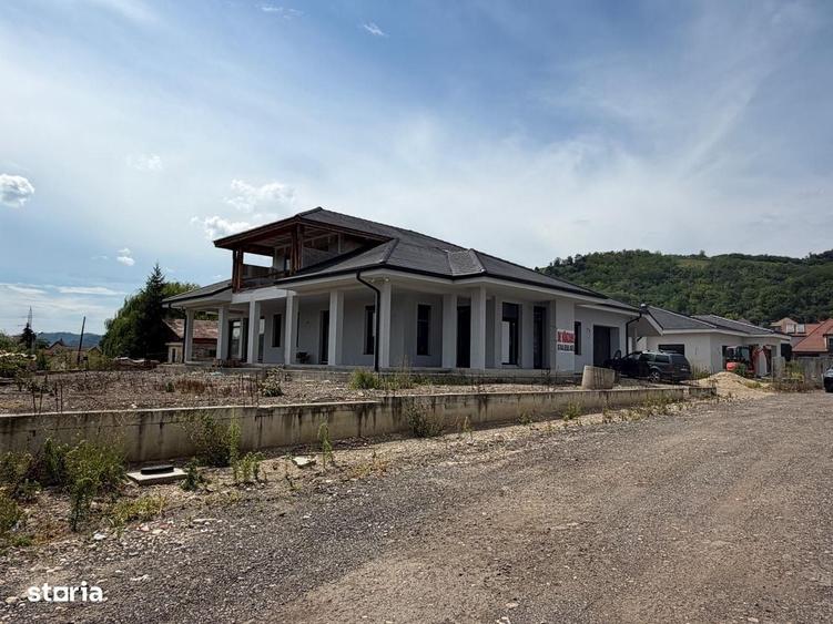 Casă cu 4 camere în Central