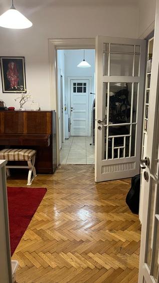 Apartament cu 3 camere semidecomandat în Brezoianu
