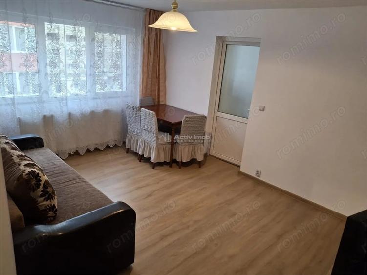 Apartament cu 3 camere semidecomandat în Micro III
