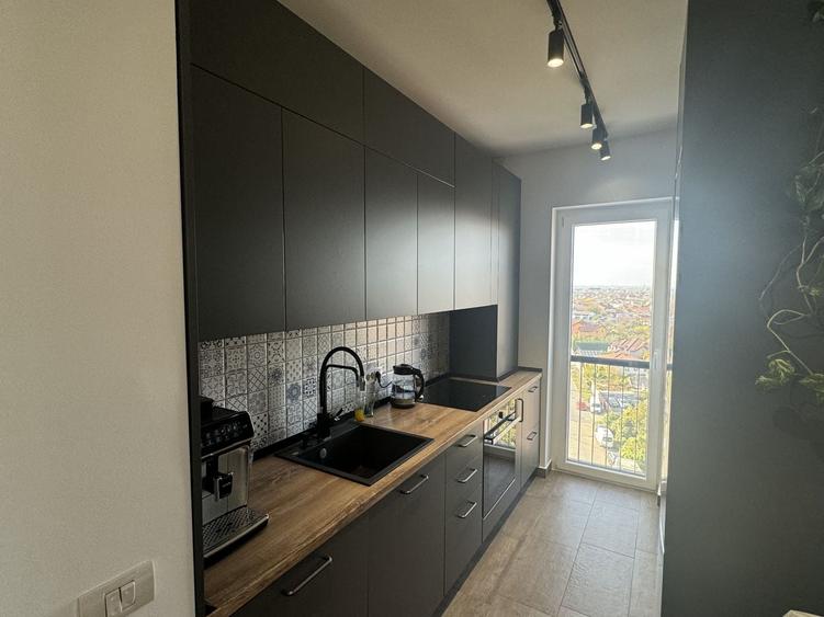 Apartament cu 3 camere semidecomandat, mobilat în UTA