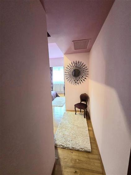 Apartament cu 3 camere semidecomandat, mobilat în Faleza Nord