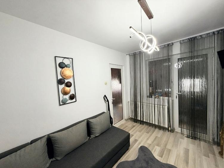 Apartament cu 3 camere semidecomandat în Nord