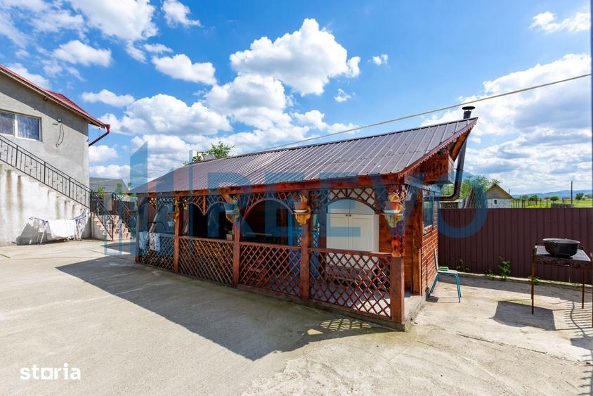 Casă cu 7 camere cu Teren 735 Mp în Letea Veche