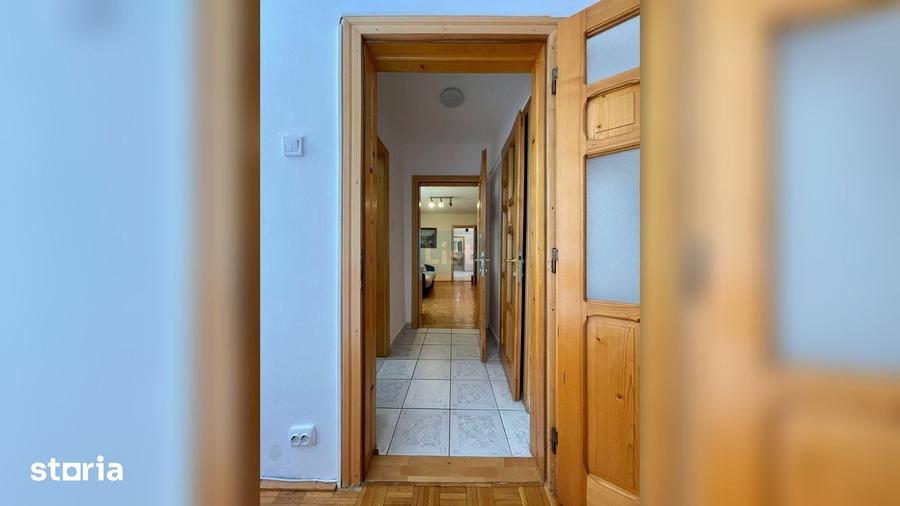 Apartament cu 3 camere semidecomandat în Micro III