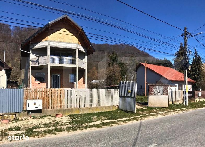 Casă cu 6 camere cu Teren 3050 Mp în Mănești
