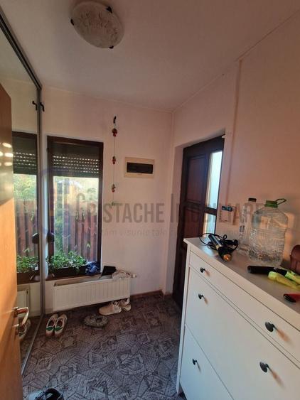 Casă individuală cu 5 camere cu Canalizare în Central