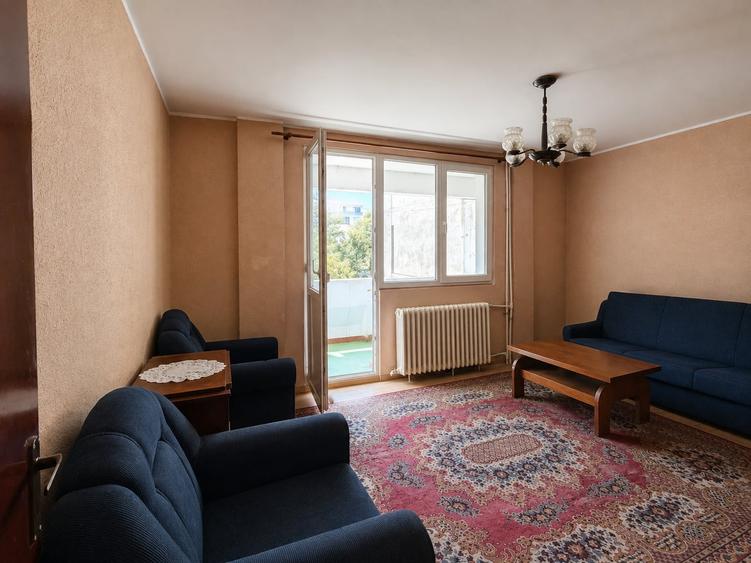 Apartament cu 3 camere decomandat în Păcii