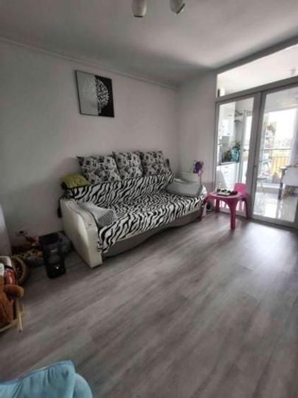 Apartament cu 2 camere semidecomandat, mobilat în Titan