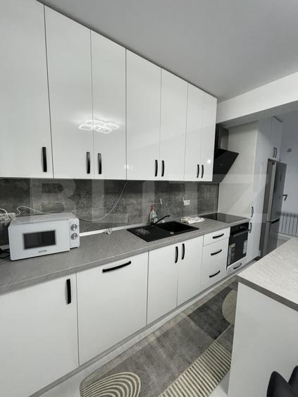Apartament cu 2 camere semidecomandat, mobilat în Fălticeni
