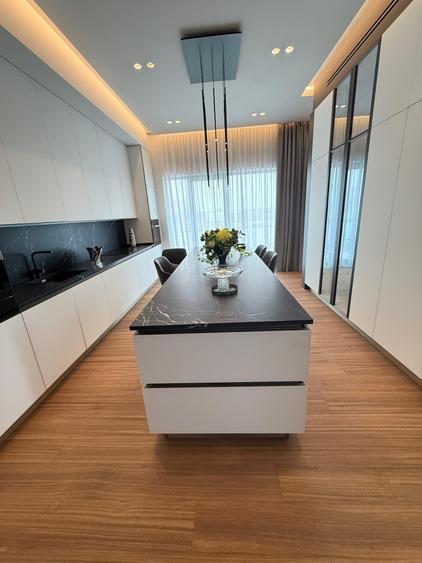 Apartament cu 4 camere în Băneasa