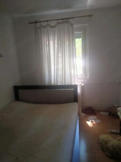 Apartament cu 3 camere semidecomandat în Alexandru Obregia