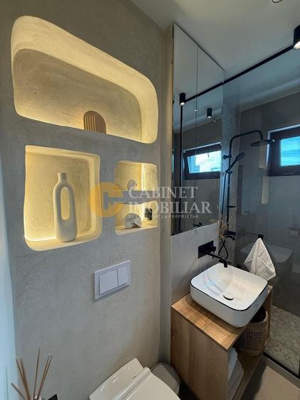 Apartament cu 2 camere semidecomandat, mobilat în Podu Roș