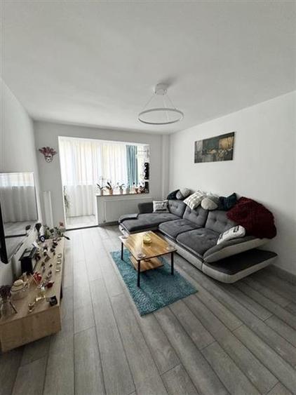 Apartament cu 2 camere semidecomandat, mobilat în Vlahuță