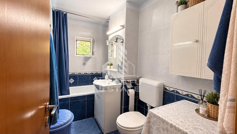 Apartament cu 3 camere semidecomandat, mobilat în Buziașului