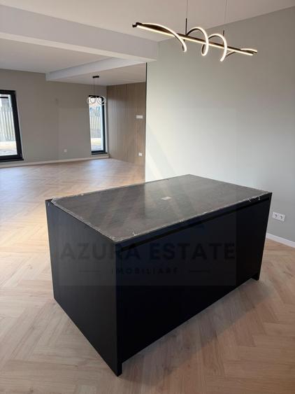 Apartament cu 4 camere decomandat în Sud