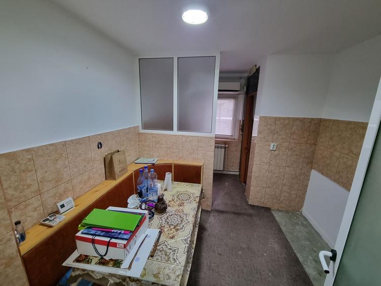 Apartament cu 3 camere decomandat în Poarta 6