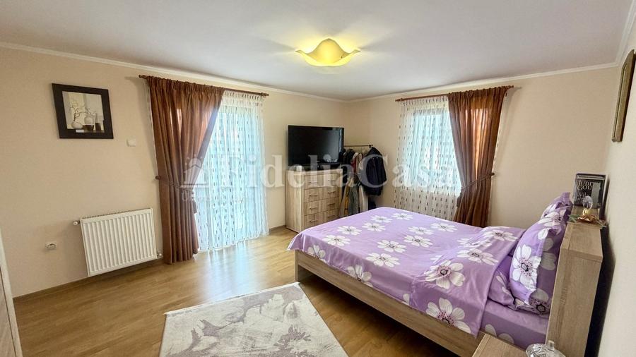 Casă cu 4 camere cu Teren 1453 Mp în Sculeni