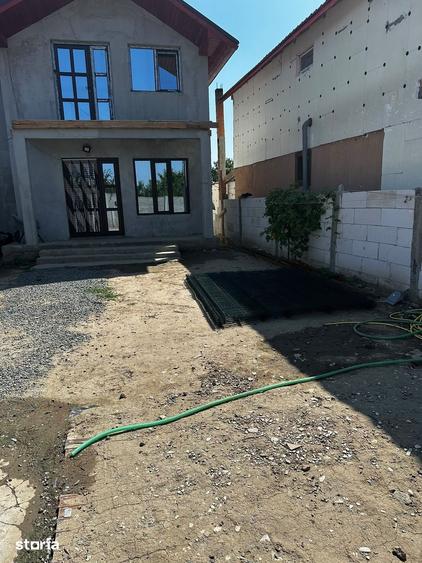 Casă cu 5 camere cu Teren 200 Mp în Lumina