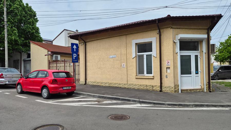 Casă individuală cu 5 camere cu Canalizare în Capitol