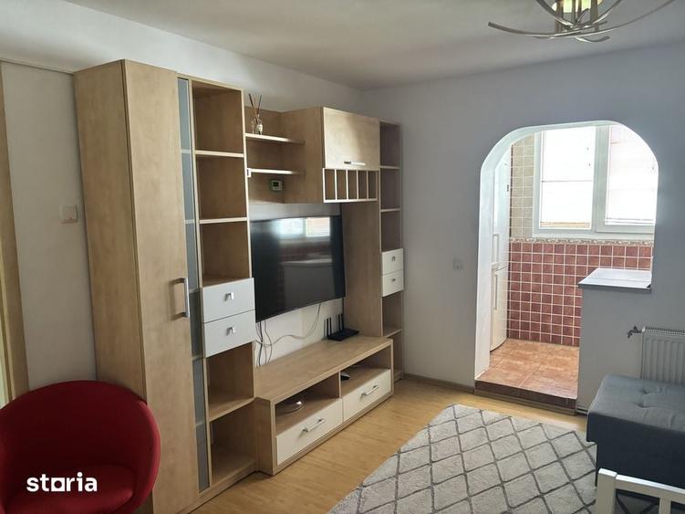 Apartament cu 3 camere decomandat în Băneasa