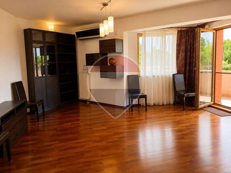 Apartament cu 3 camere semidecomandat, mobilat în P-ta Presei Libere